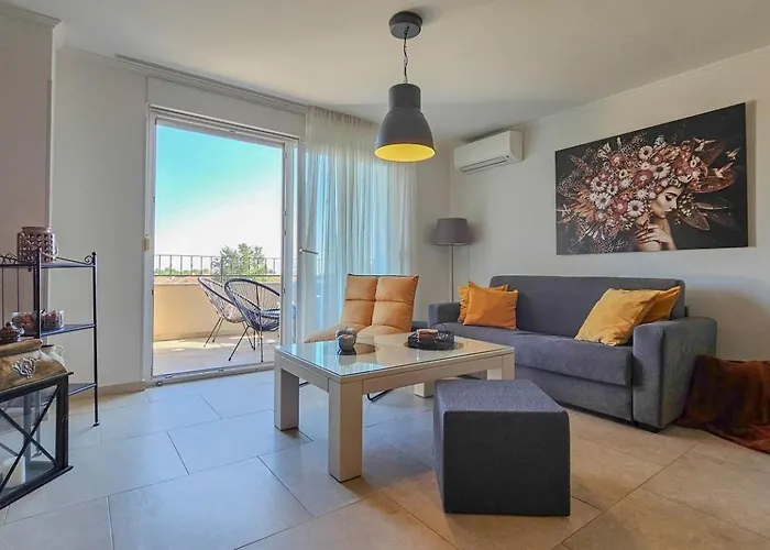 Andi Διαμέρισμα Bužinija